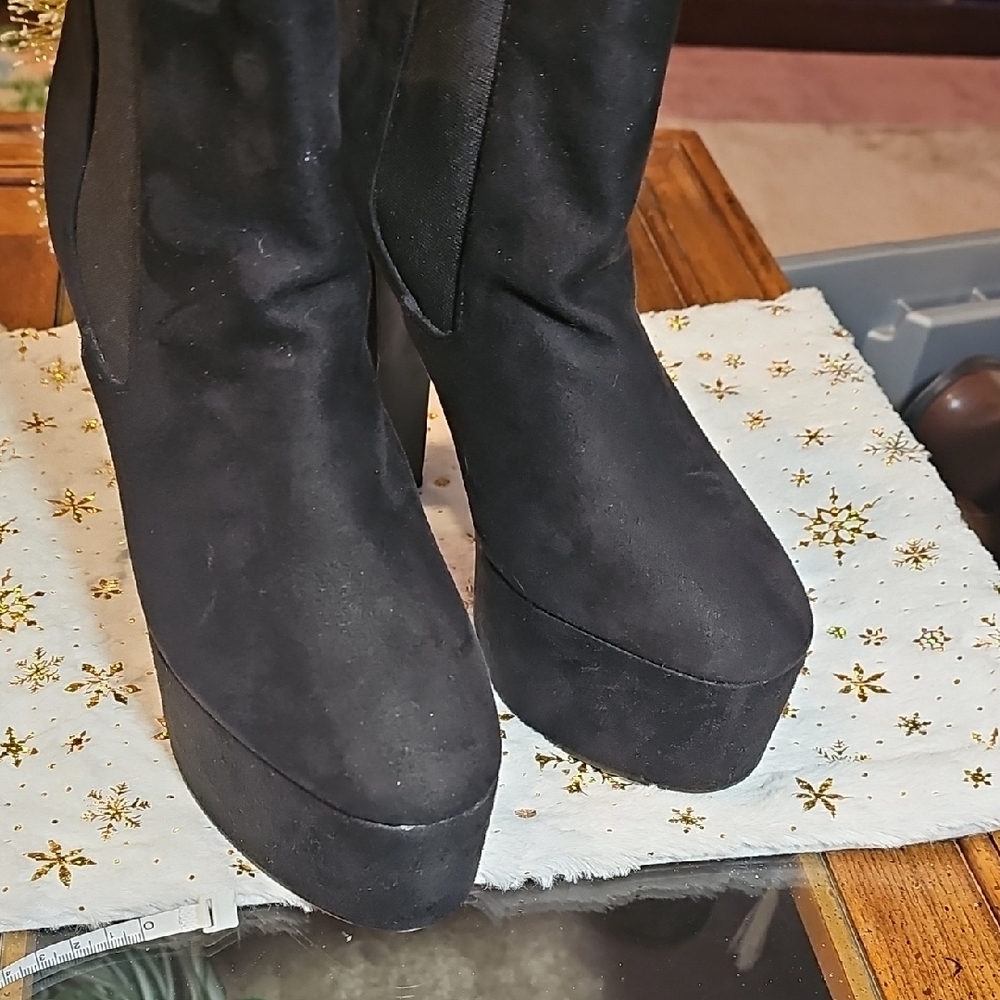 Shoe Dazzle Black Chunky Platform Boots - Picture 3 of 11